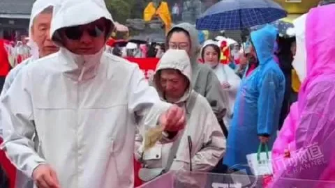 比亚迪腾势8纯电车色金，沙巴体育官网，辉墨韵冬日翠意亮相，续航突破960公里